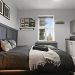 Lovely Moseley Studio- 4